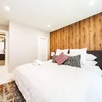 Park Life Retreat - King Bed - Pet Friendly - Sleeps 6