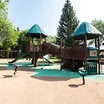Park Life Retreat - King Bed - Pet Friendly - Sleeps 6