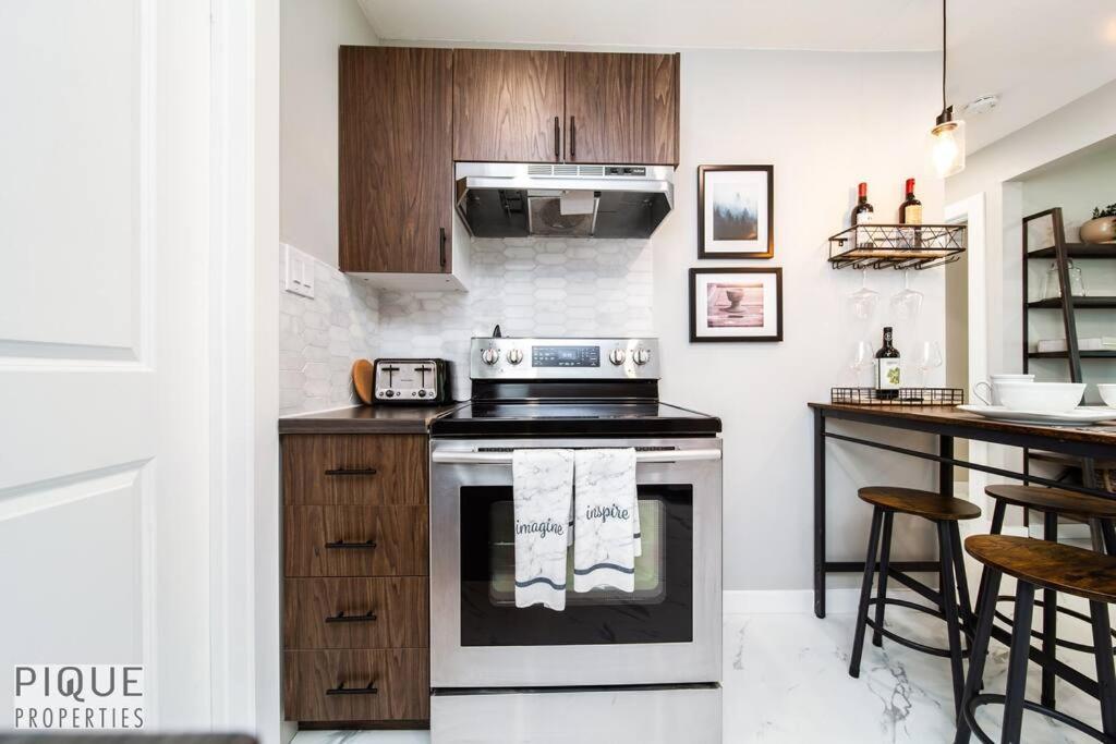Apartment Park Life Retreat - King Bed - Pet Friendly - Sleeps 6 *