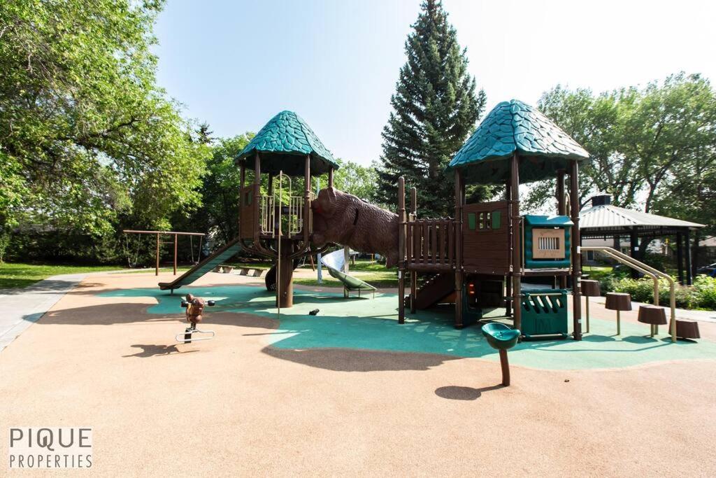 Apartment Park Life Retreat - King Bed - Pet Friendly - Sleeps 6 Edmonton