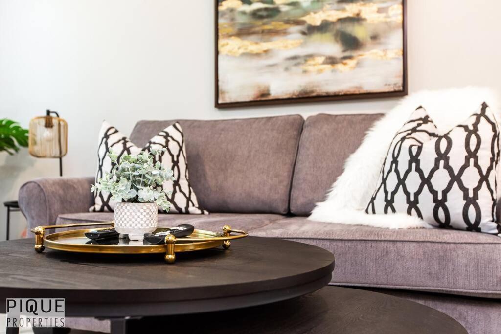 Apartment Park Life Retreat - King Bed - Pet Friendly - Sleeps 6