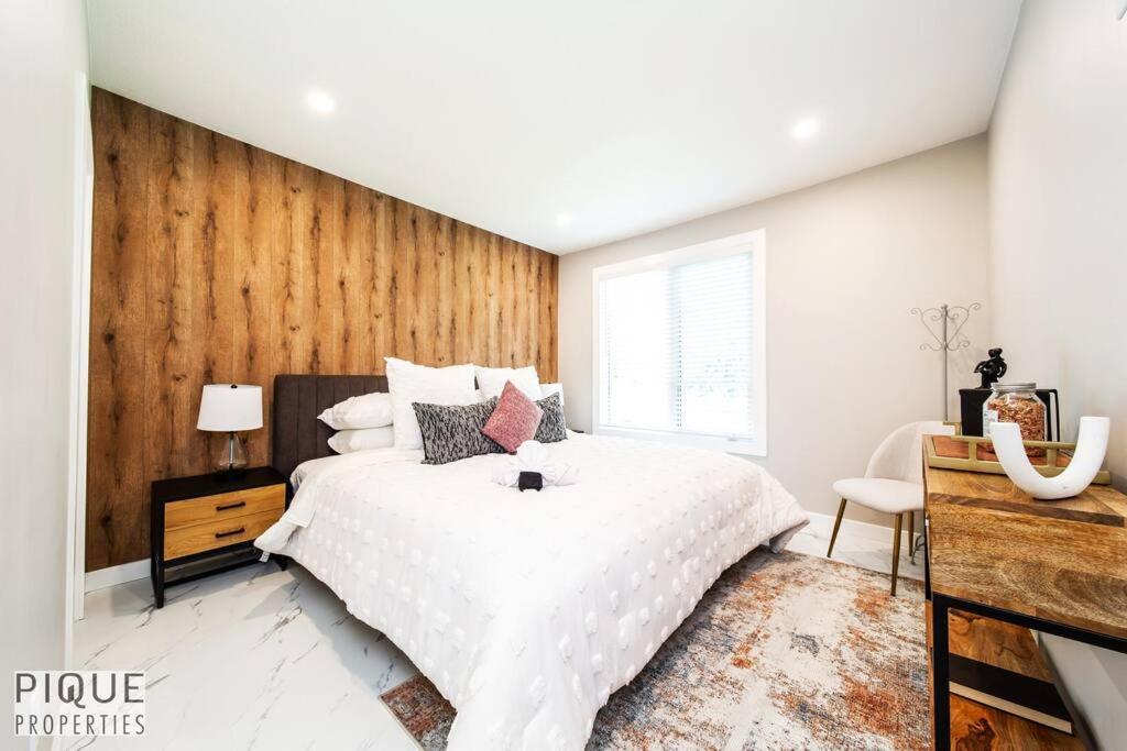 Park Life Retreat - King Bed - Pet Friendly - Sleeps 6 Apartment Edmonton