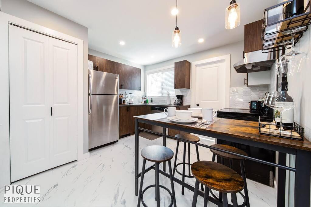 Apartment Park Life Retreat - King Bed - Pet Friendly - Sleeps 6 *