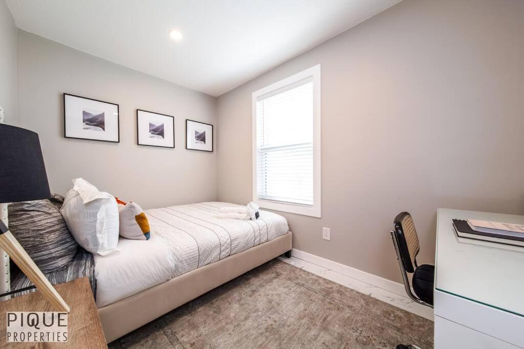 Park Life Retreat - King Bed - Pet Friendly - Sleeps 6 * Edmonton