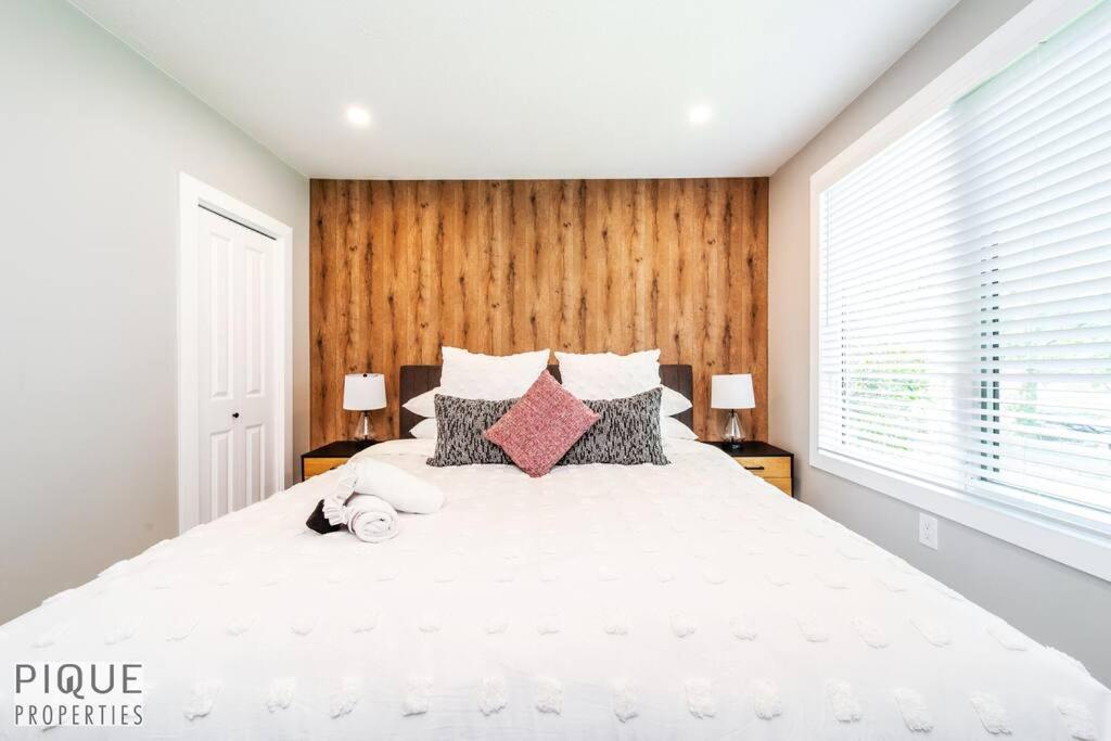 Park Life Retreat - King Bed - Pet Friendly - Sleeps 6 * Edmonton