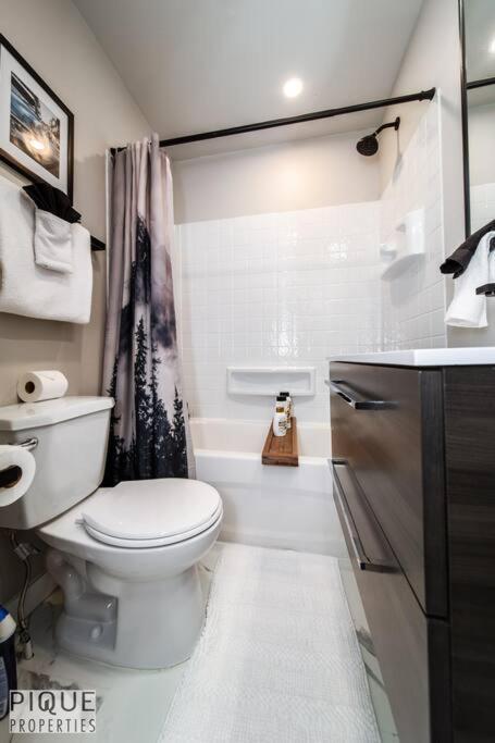 Apartment Park Life Retreat - King Bed - Pet Friendly - Sleeps 6