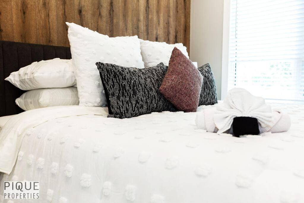 Park Life Retreat - King Bed - Pet Friendly - Sleeps 6 Edmonton