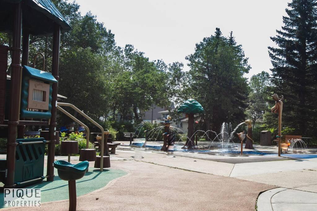 Apartment Park Life Retreat - King Bed - Pet Friendly - Sleeps 6 *