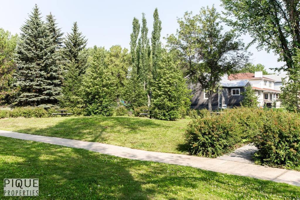 Apartment Park Life Retreat - King Bed - Pet Friendly - Sleeps 6 *